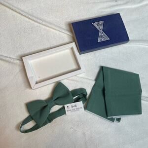 UNBRANDED Large Green Bowtie Pocket Handkerchief Set New In Box Adjustable